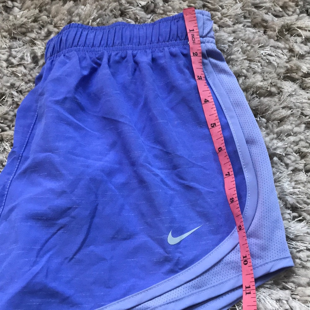 Nike Women’s Shorts - NEW - Picture 6 of 7
